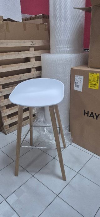Taburete HAY AAS32 blanco y madera