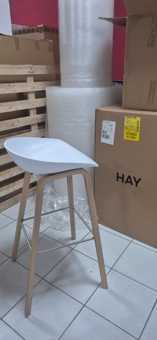 Taburete HAY AAS32 blanco y madera
