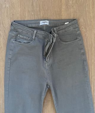 Pantalones campana grises mujer