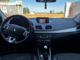25025 DESPIECE Renault Fluence - Piezas