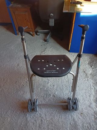Andador ortopédico con asiento