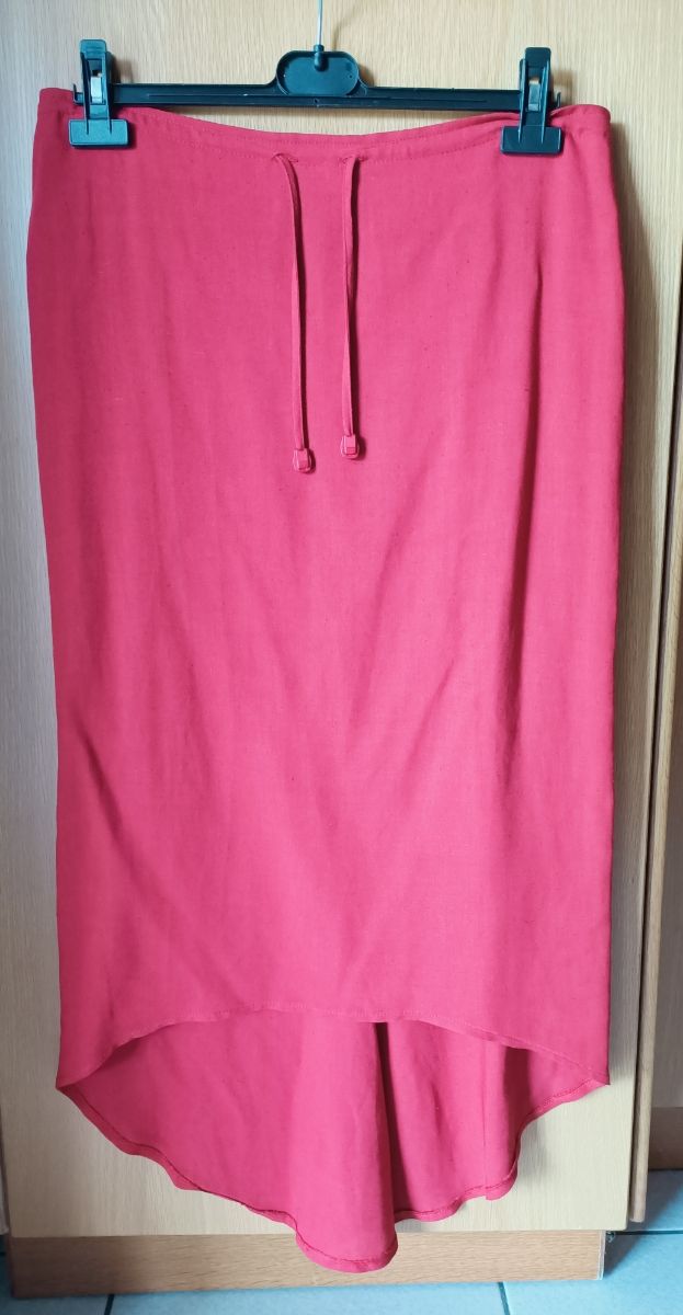 Gonna lunga rossa a coda