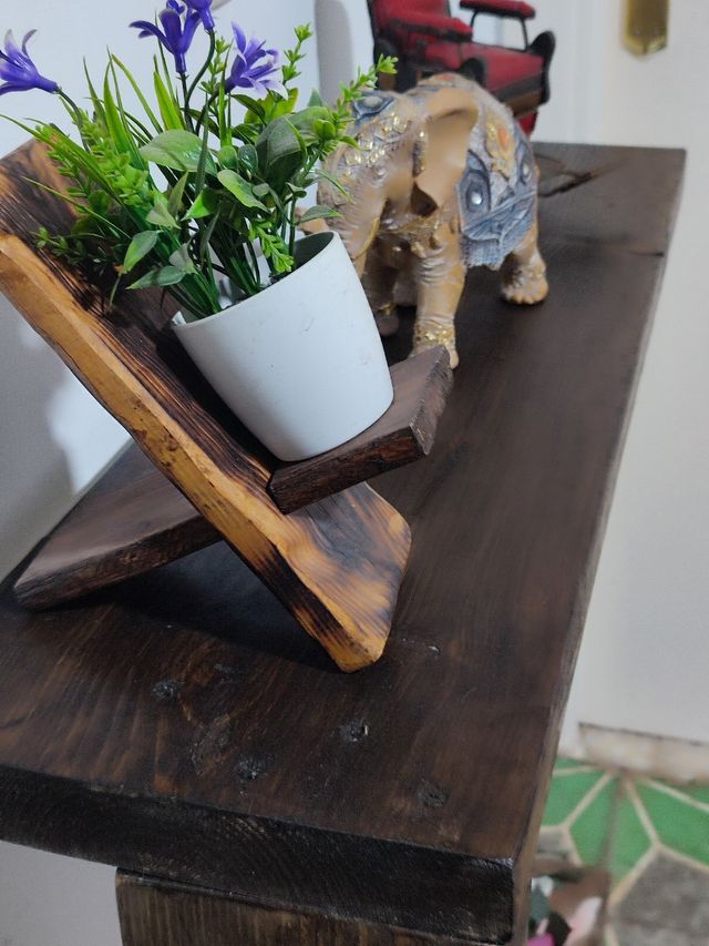 Consola de madeira maciça reciclada