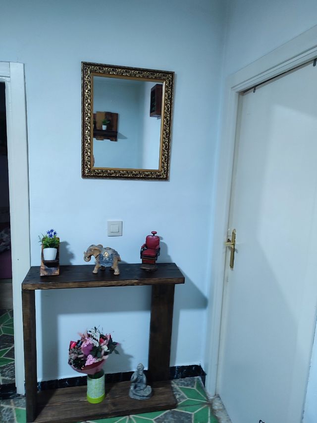 Consola de madeira maciça reciclada