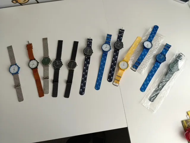 12 relojes analógicos