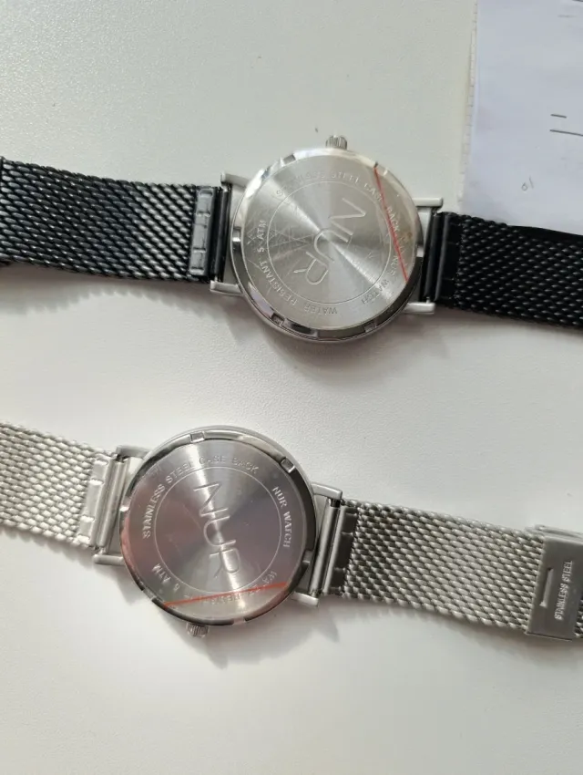 12 relojes analógicos