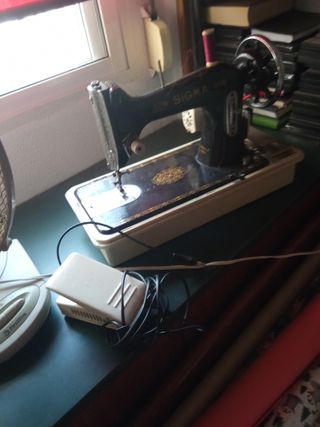 Máquina coser eléctrica + maletín y pie electrico 