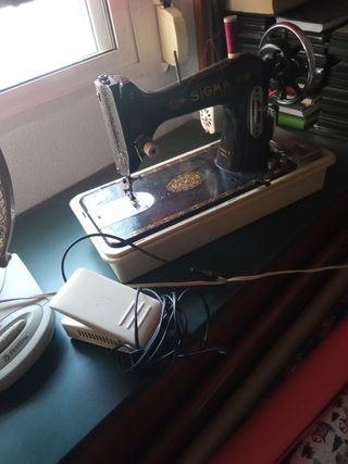 Máquina coser eléctrica + maletín y pie electrico 