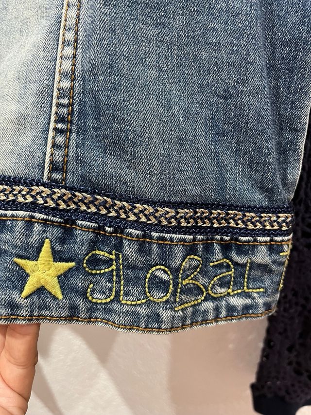 Chaqueta Desigual L-40: Romántica y elegante