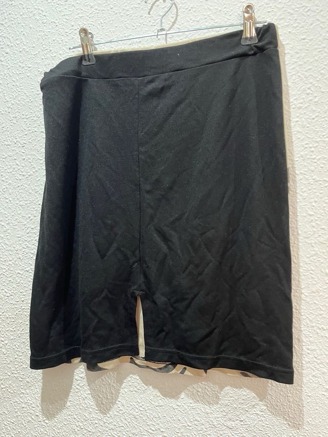 Falda elástica beige y negra