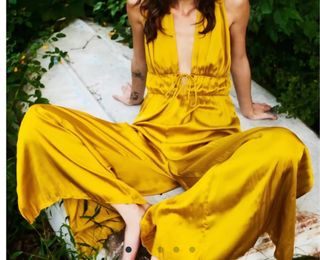 Mono Zara amarillo satinado