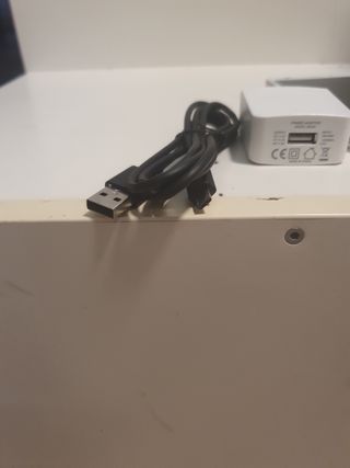 Huawei Y6 blanco + cargador Blackview