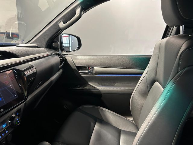 TOYOTA Hilux 2.8 D4D C. Doble Invincible AT