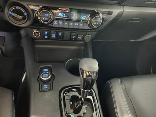 TOYOTA Hilux 2.8 D4D C. Doble Invincible AT