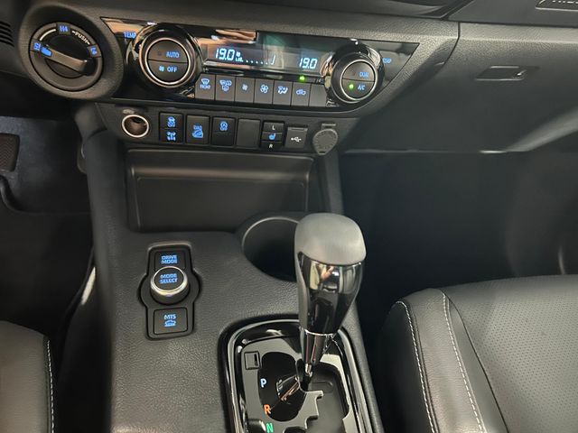 TOYOTA Hilux 2.8 D4D C. Doble Invincible AT