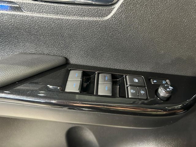 TOYOTA Hilux 2.8 D4D C. Doble Invincible AT