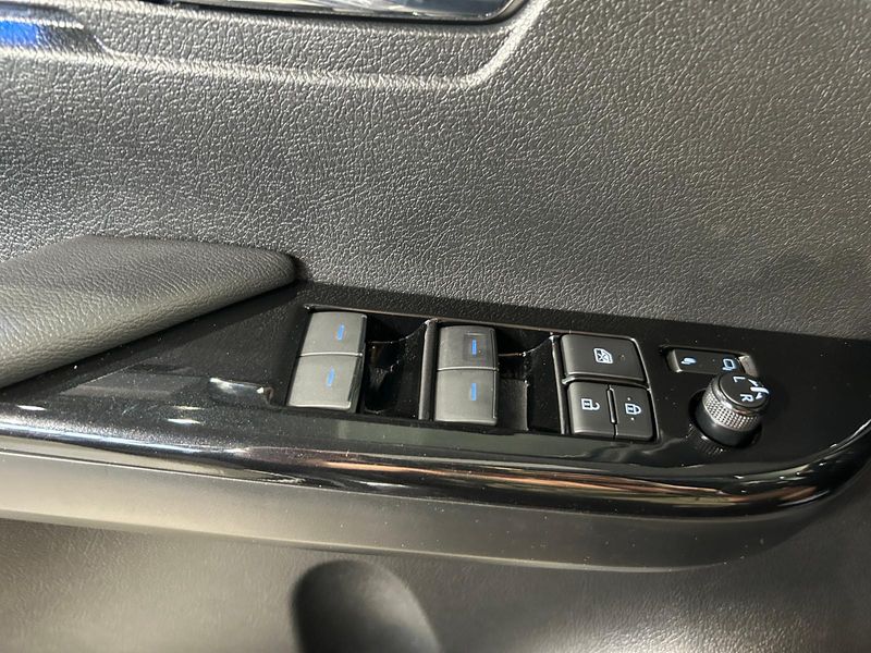 Toyota Hilux 2025, foto 37