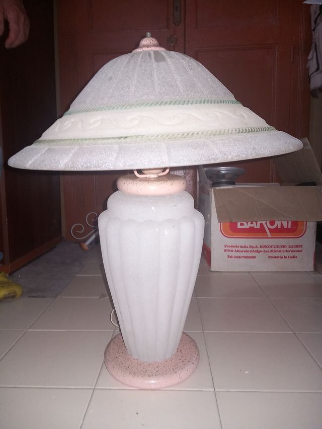Lampada da tavolo vintage in vetro