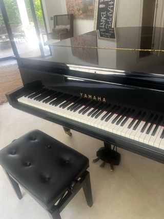 Piano Yamaha cola