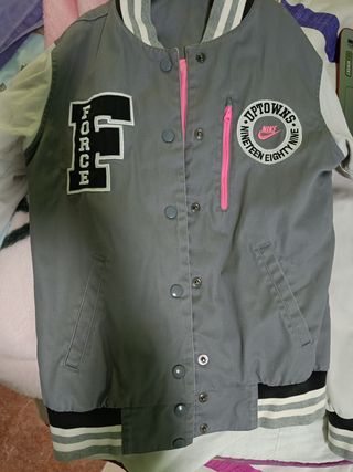 Chaqueta bomber Nike gris mujer