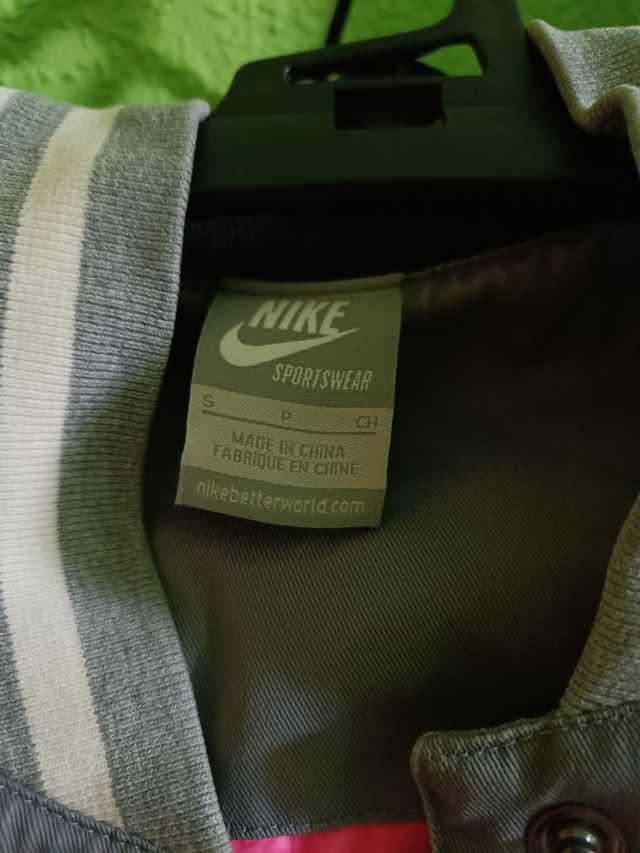 Chaqueta bomber Nike gris mujer