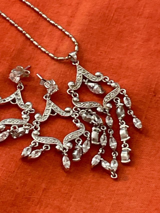 Parure argento: collana e orecchini platino