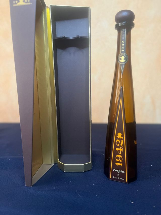 Botella Vacìa don julio 1942 bottiglia vuota
