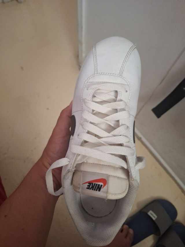 Zapatillas Nike blancas y negras