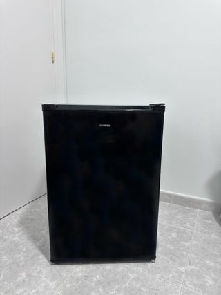 Mini nevera negra
