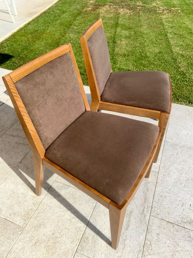 4 sillas madera tapizadas.