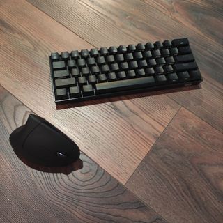 Teclado y ratón inalámbricos negros