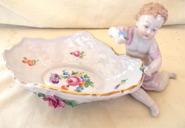 Figura porcelana Dresde con cuenco