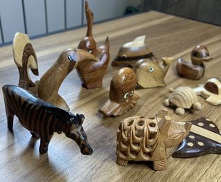 13 Animaletti legno intagliati a mano