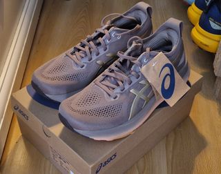 Brutales....Zapatillas Asics Kayano 31 Beige