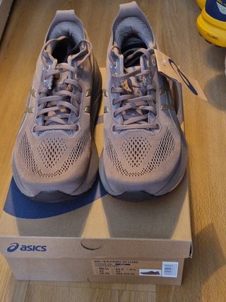 Brutales....Zapatillas Asics Kayano 31 Beige