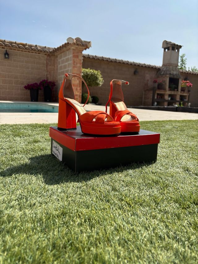 Sandali a tacco arancione con piattaforma