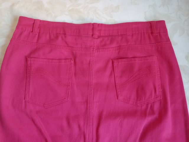 Conjunto falda y blusa fresco y femenino.