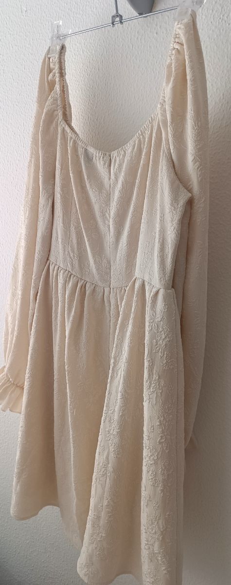 Vestido beige mangas largas