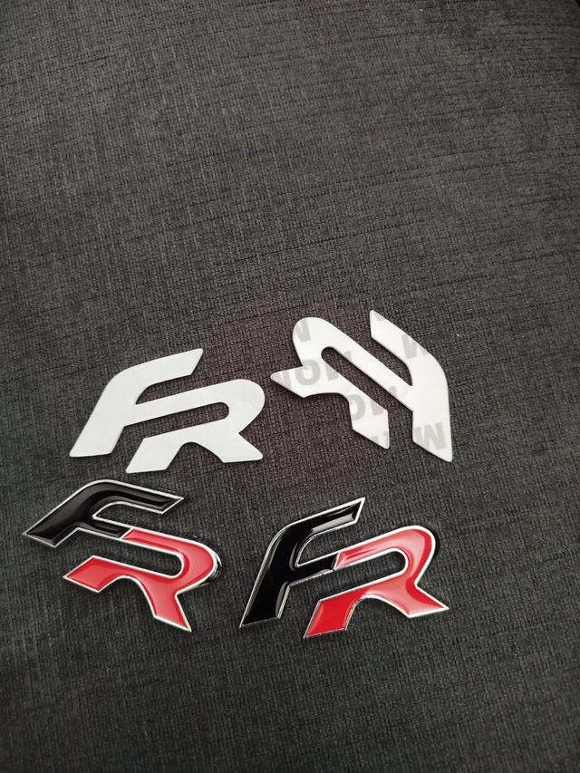 Insignias Seat León FR - 2 uds
