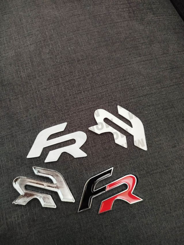 Insignias Seat León FR - 2 uds