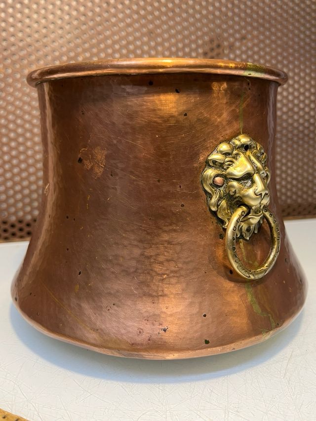 Recipiente de cobre martillado