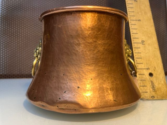 Recipiente de cobre martillado