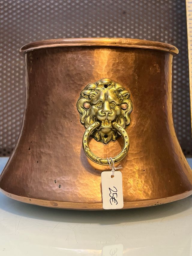 Recipiente de cobre martillado