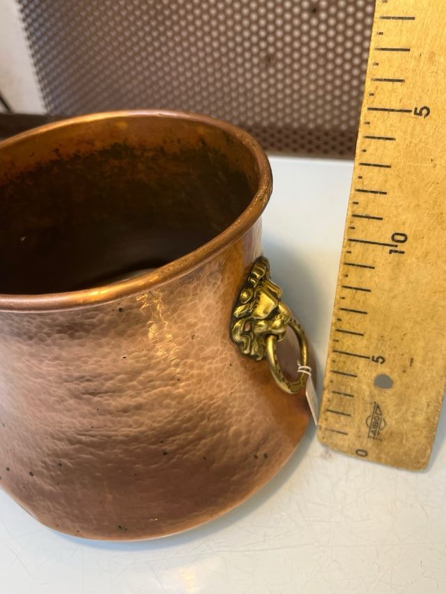 Recipiente de cobre martillado