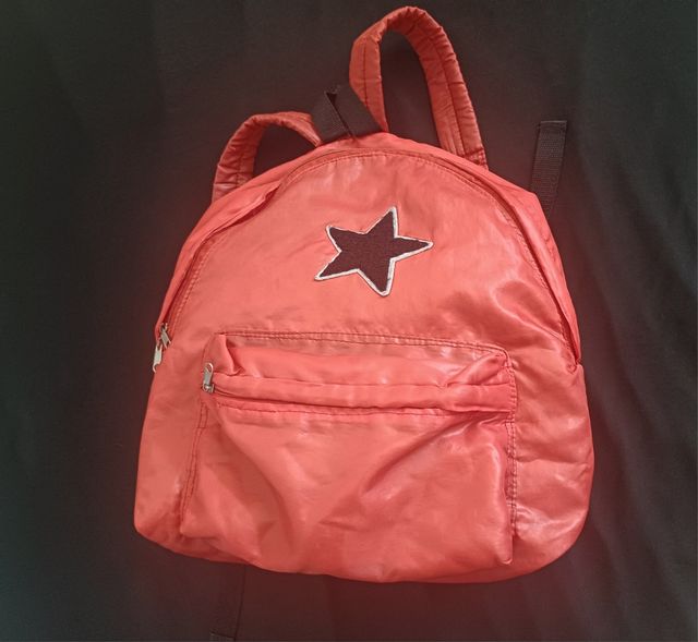 Mochila roja muy ligera