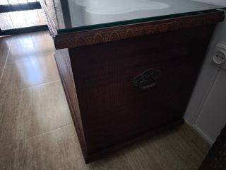 Arcón madera antiguo con tapa cristal