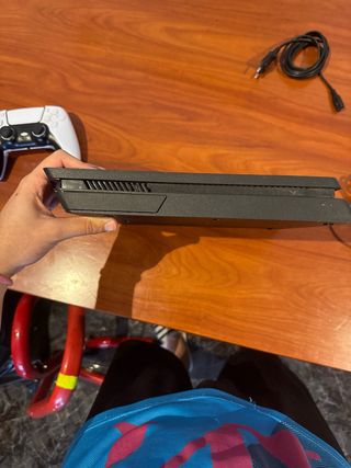 PS4 (PlayStation 4) Slim - Negra