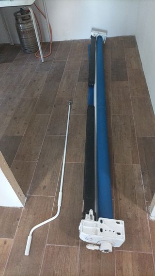 Toldo azul manivela - Exterior