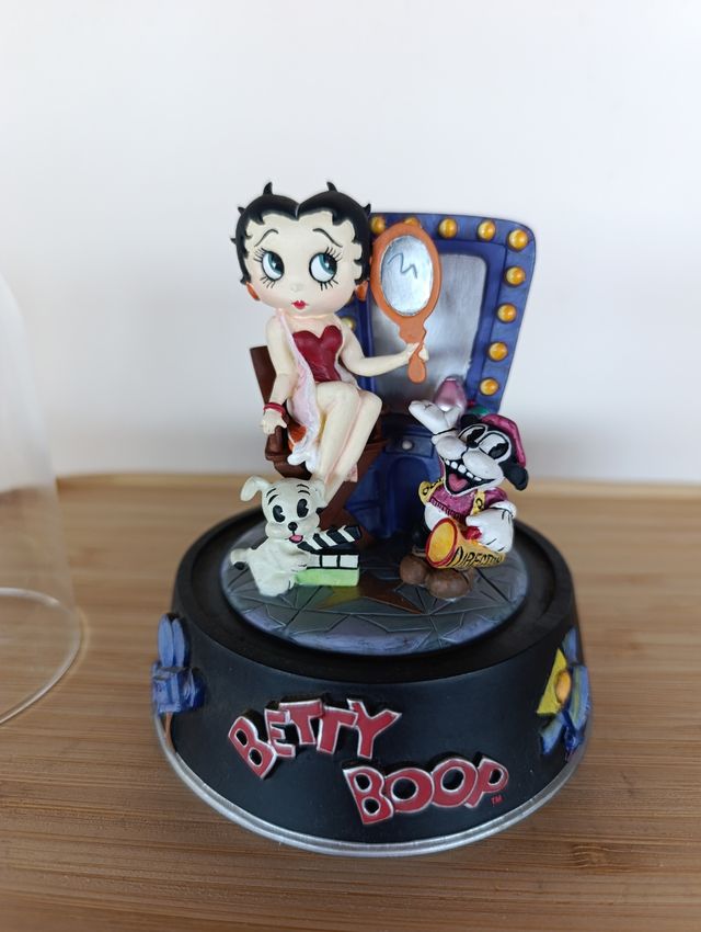 Statuina Betty Boop con cupola