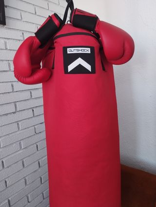 Saco boxeo Outshock + guantes + venda